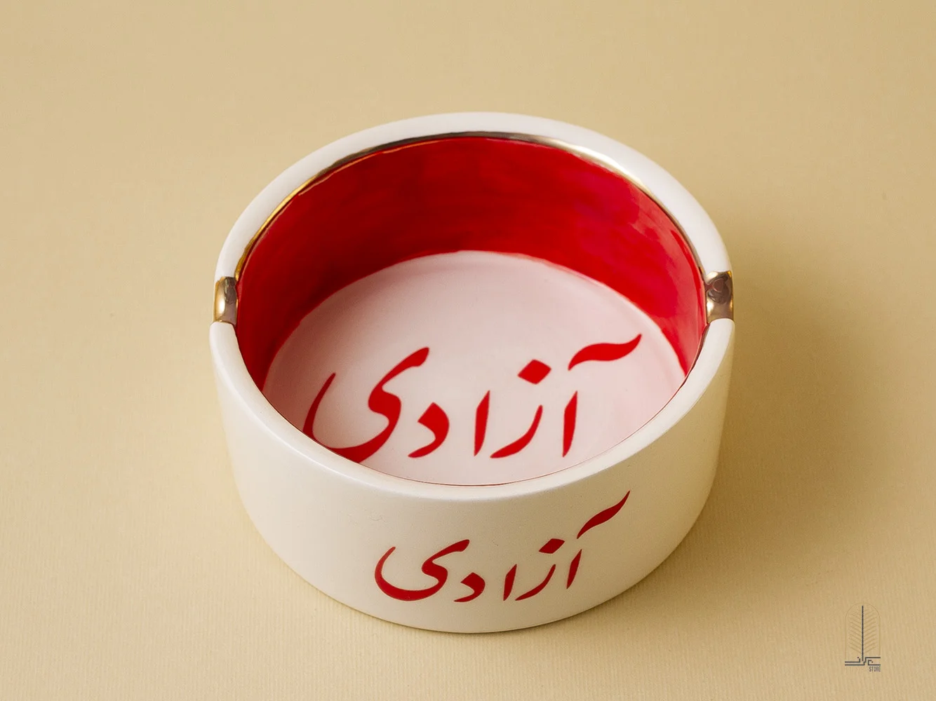 زیرسیگاری آزادی