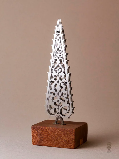 تندیس سرو مشبک فلزی