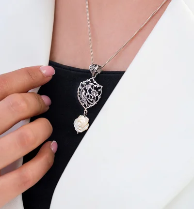 گوشواره و آویز نقره قلمزنی