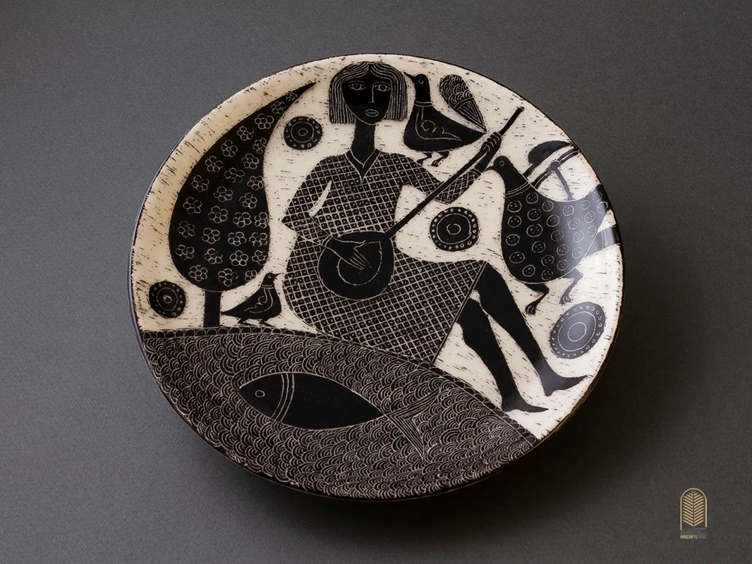 بشقاب دیوارکوب اسگرافیتو