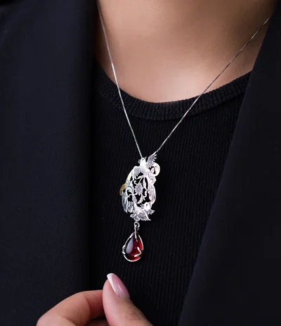 گردنبند نقره قلمزنی