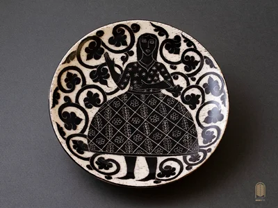 بشقاب دیوارکوب اسگرافیتو