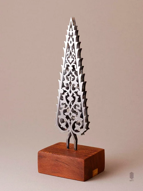 تندیس سرو مشبک فلزی