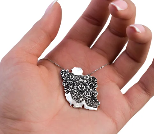 گردنبند نقره نقشه ایران قلمزنی